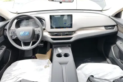 Hongqi E-QM5