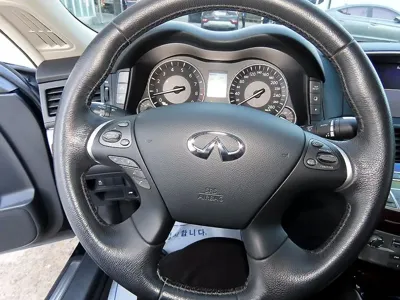 Infiniti Q70