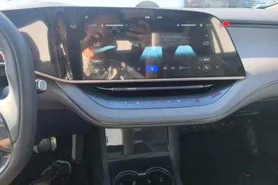 Hongqi EH7