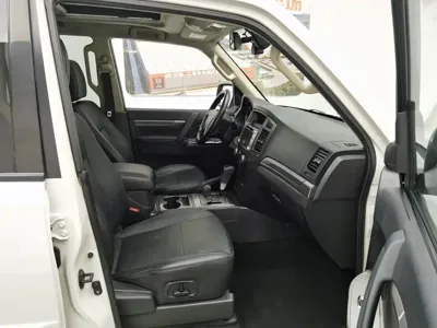 Mitsubishi Pajero (Import)
