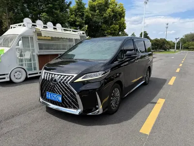 Lexus LM