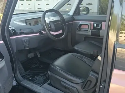 Baojun E300