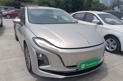 Hongqi E-QM5
