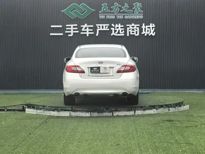 Infiniti M