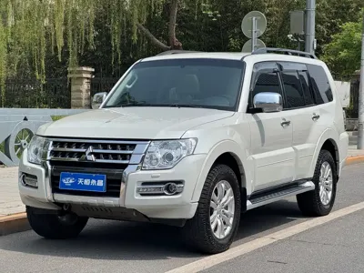 Mitsubishi Pajero (Import)