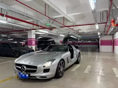 Mercedes-Benz SLS AMG