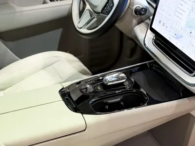 Volvo EM90