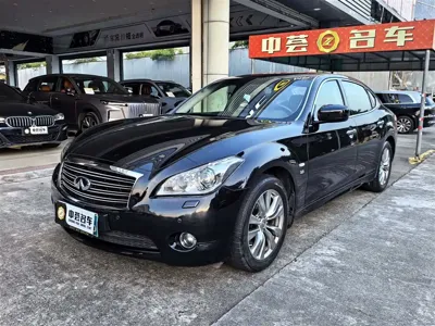 Infiniti Q70