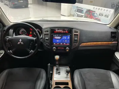 Mitsubishi Pajero (Import)