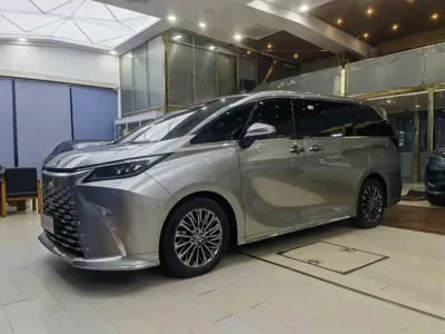 Lexus LM