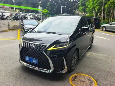 Lexus LM