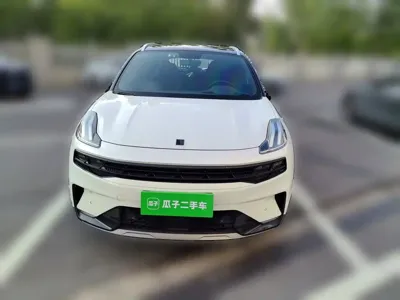 Lynk & Co 06