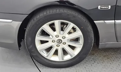Kia Opirus