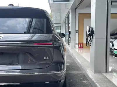 Nio ES8