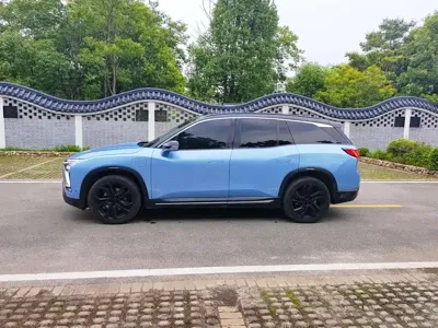 Nio ES8