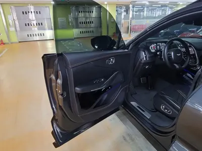 Astonmartin DBX