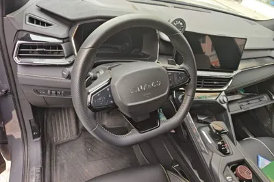 Lynk & Co 06