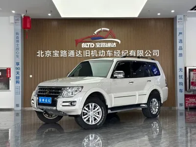 Mitsubishi Pajero (Import)
