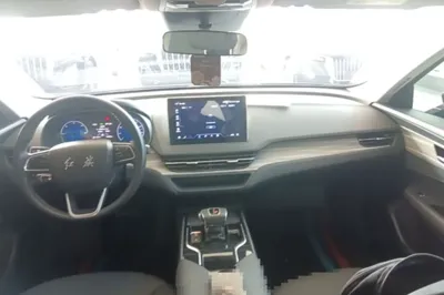 Hongqi E-QM5