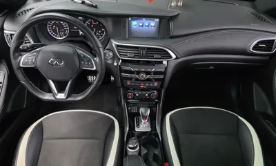 Infiniti Q30