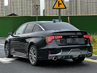 Lynk & Co 03