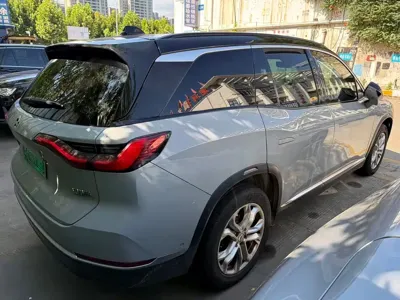 Nio ES8