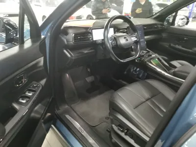 Nio ES8