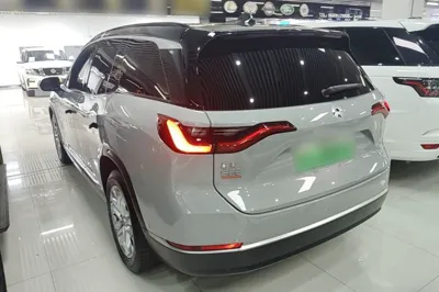Nio ES8