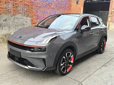 Lynk & Co 06