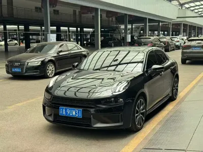 Lynk & Co 03