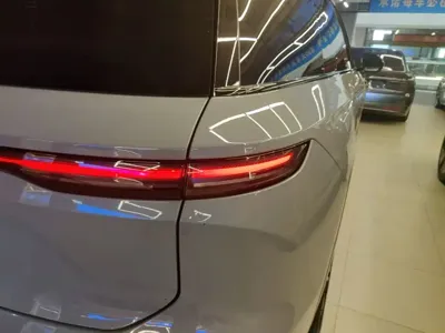 Nio ES8