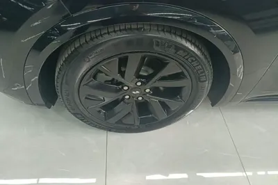Li Auto L8