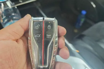 Hongqi HS5