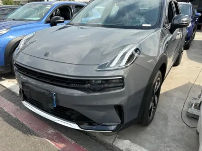 Lynk & Co 06