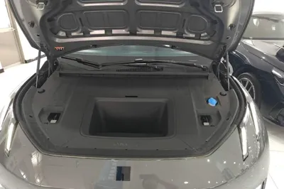 Lynk & Co Z20