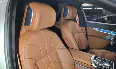 BMW i7