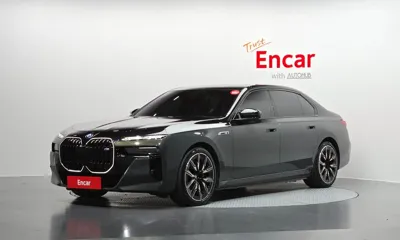 BMW i7