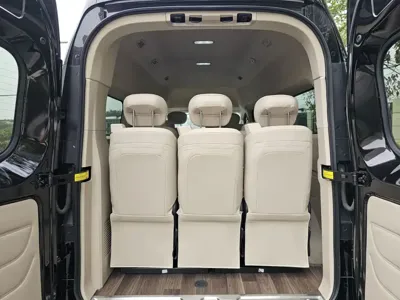 Maxus V70