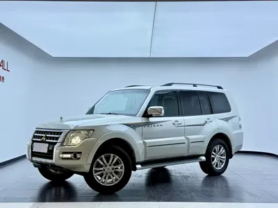 Mitsubishi Pajero (Import)