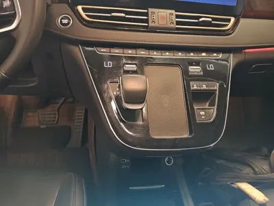 Hongqi HQ9