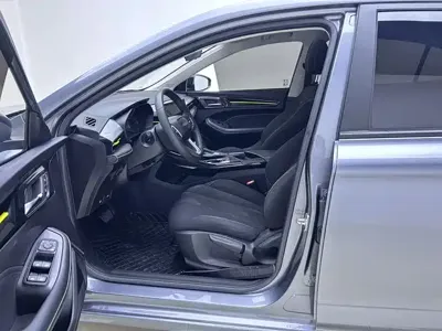 Roewe i5