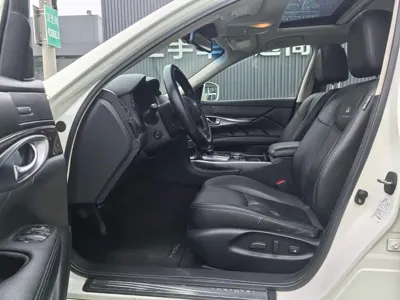Infiniti M