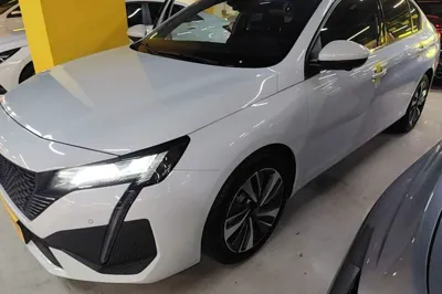 Peugeot 408