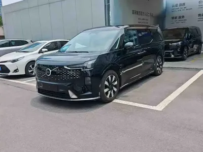 Volvo EM90