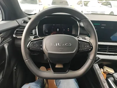 Lynk & Co 06