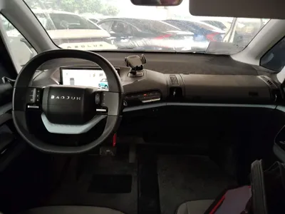 Baojun E300