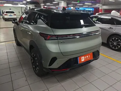 Lynk & Co 06