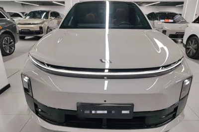 Li Auto L6