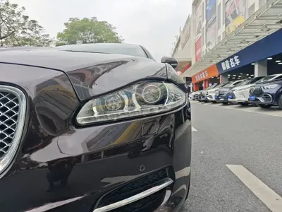 Jaguar XJ