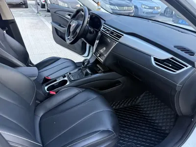 Roewe i5